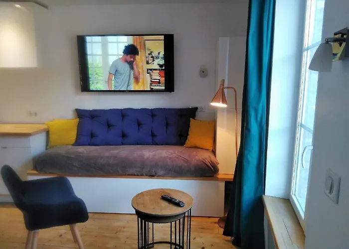 L\' établissement APPARTEMENTS DESIGN , vous propose 4 appartements neufs avec services , lits faits à votre arrivée , serviettes de toilette , ménage, Wifi , en hyper centre , Vue mer à 200m , tout est accessible à pied