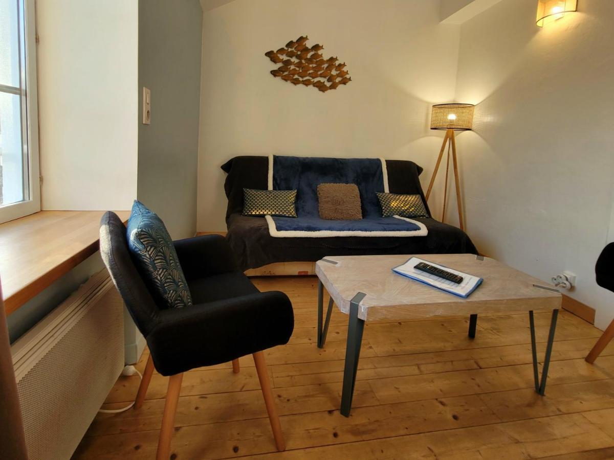 L' établissement Design , Vous Propose 4 Neufs Avec Services , Lits Faits à Votre Arrivée , Serviettes De Toilette , Ménage, Wifi , En Hyper Centre , Vue à 200m , Est Accessible à Pied Appartement *